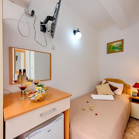 Hotel Dana Canj Luaran gambar