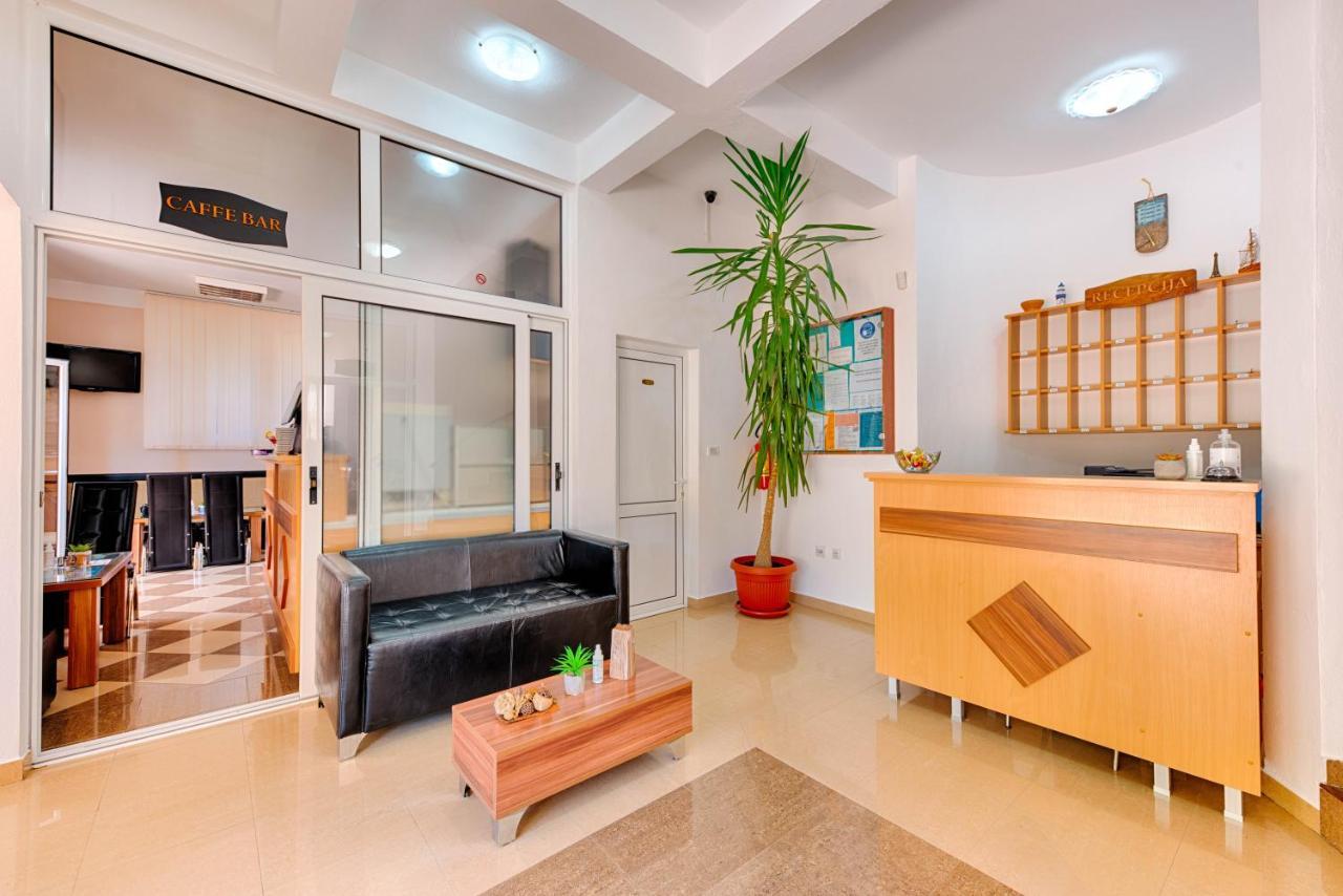 Hotel Dana Canj Luaran gambar