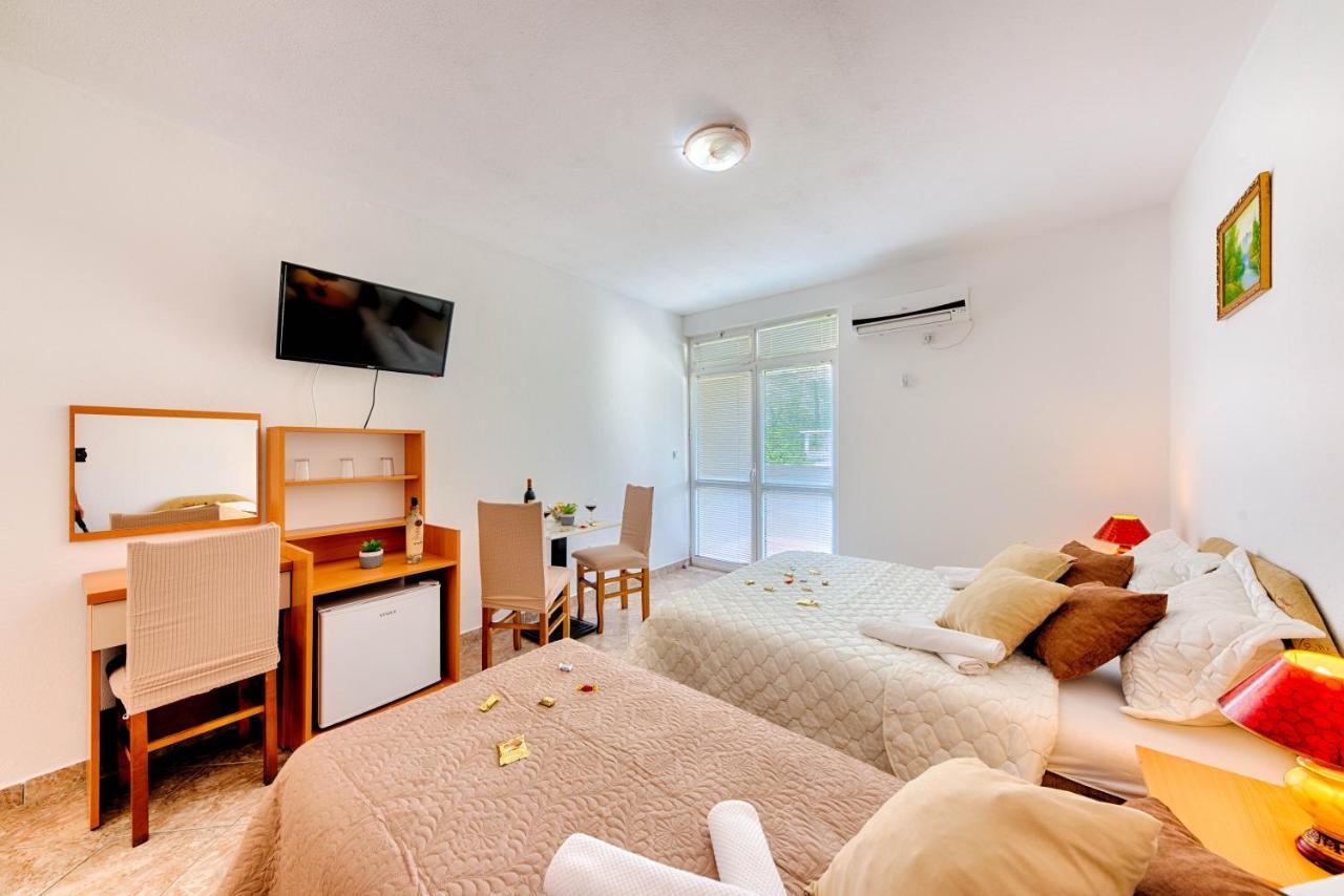 Hotel Dana Canj Luaran gambar