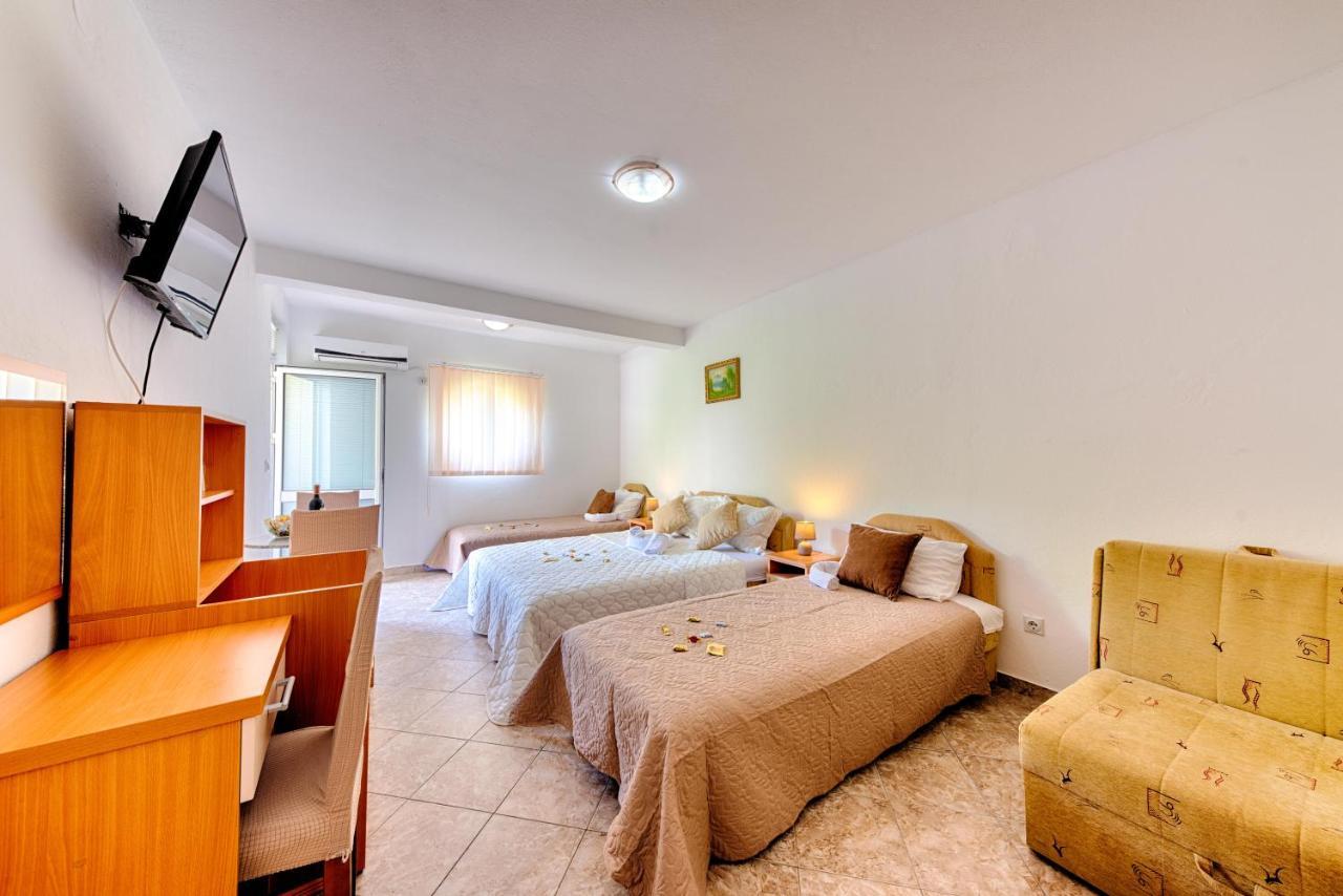 Hotel Dana Canj Luaran gambar