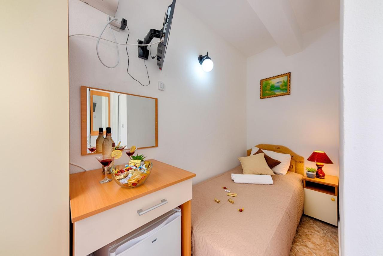 Hotel Dana Canj Luaran gambar