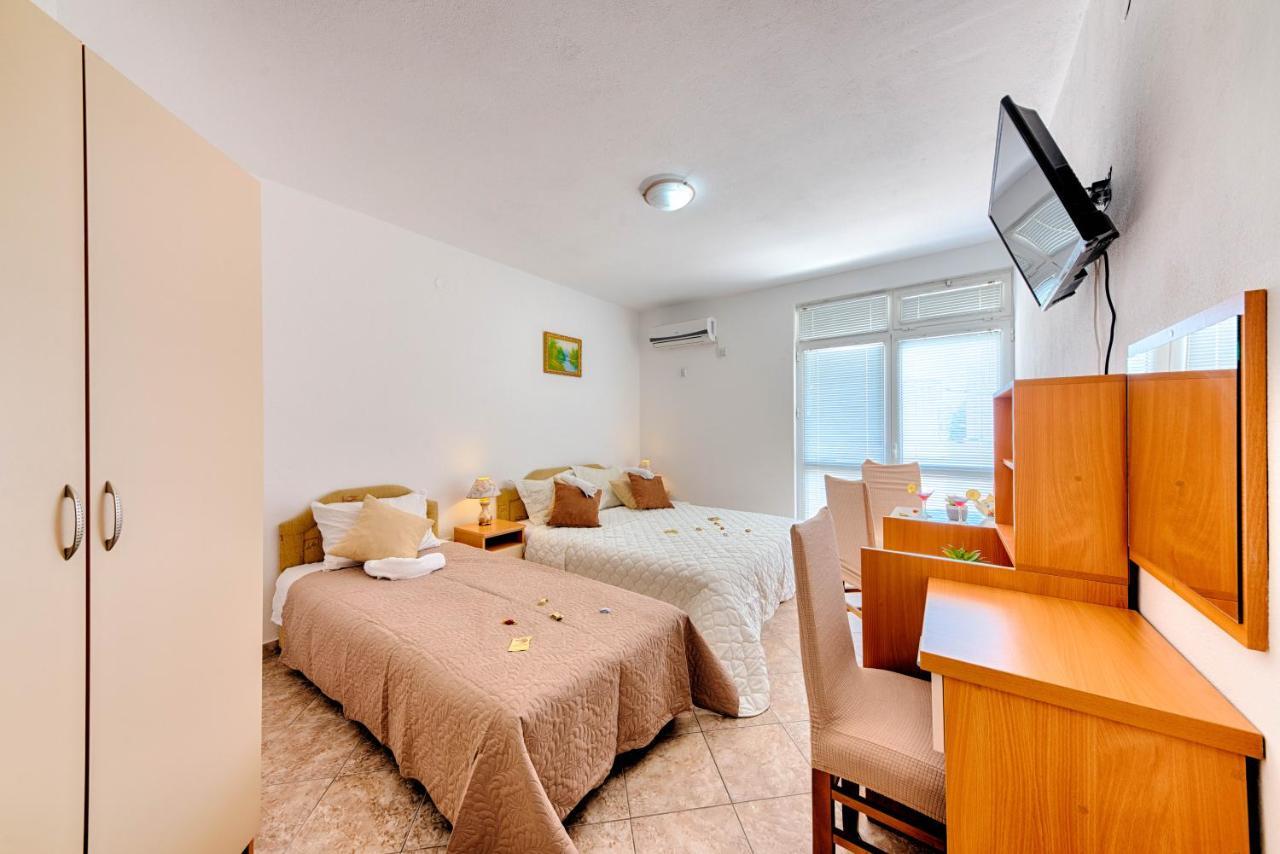 Hotel Dana Canj Luaran gambar