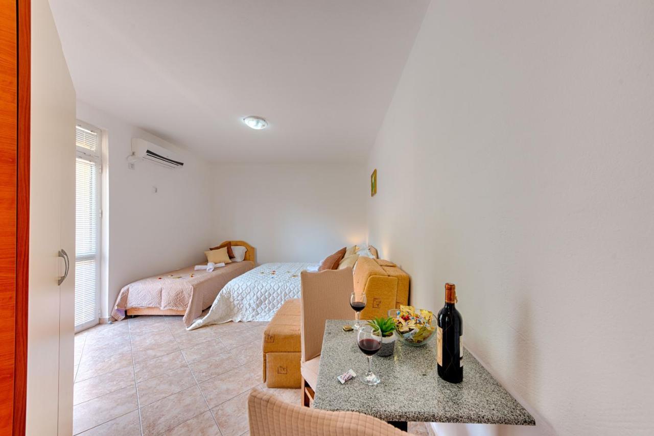 Hotel Dana Canj Luaran gambar