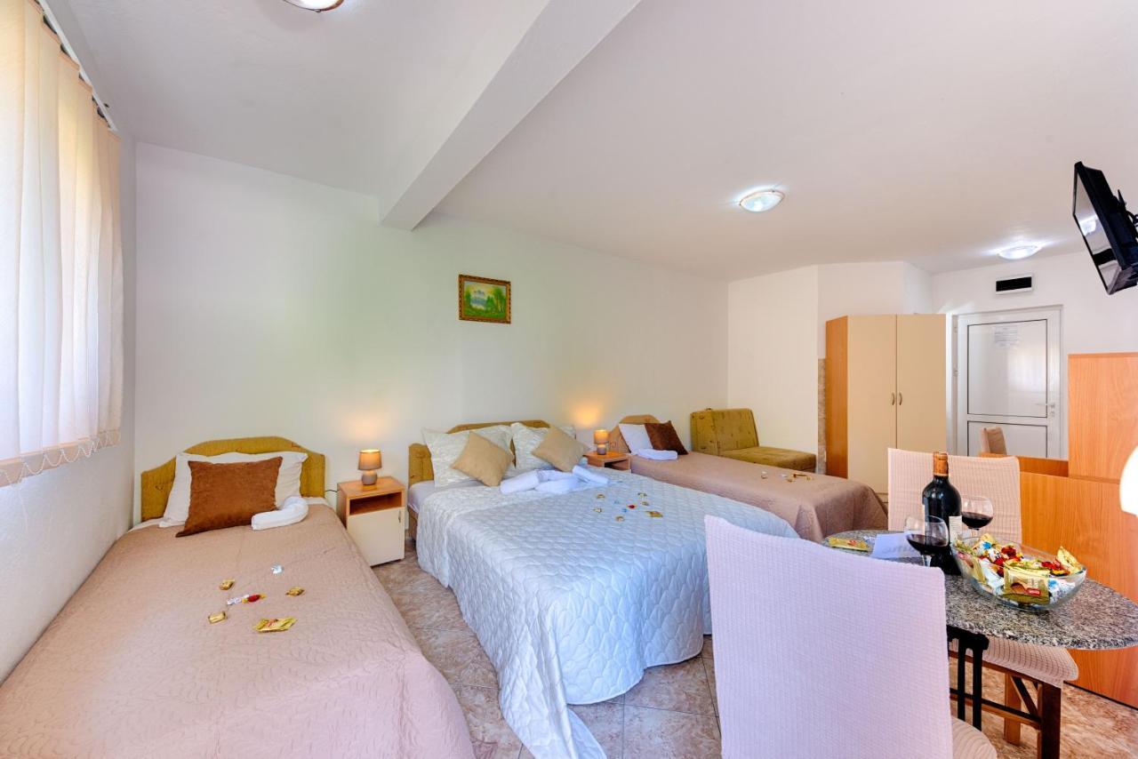 Hotel Dana Canj Luaran gambar