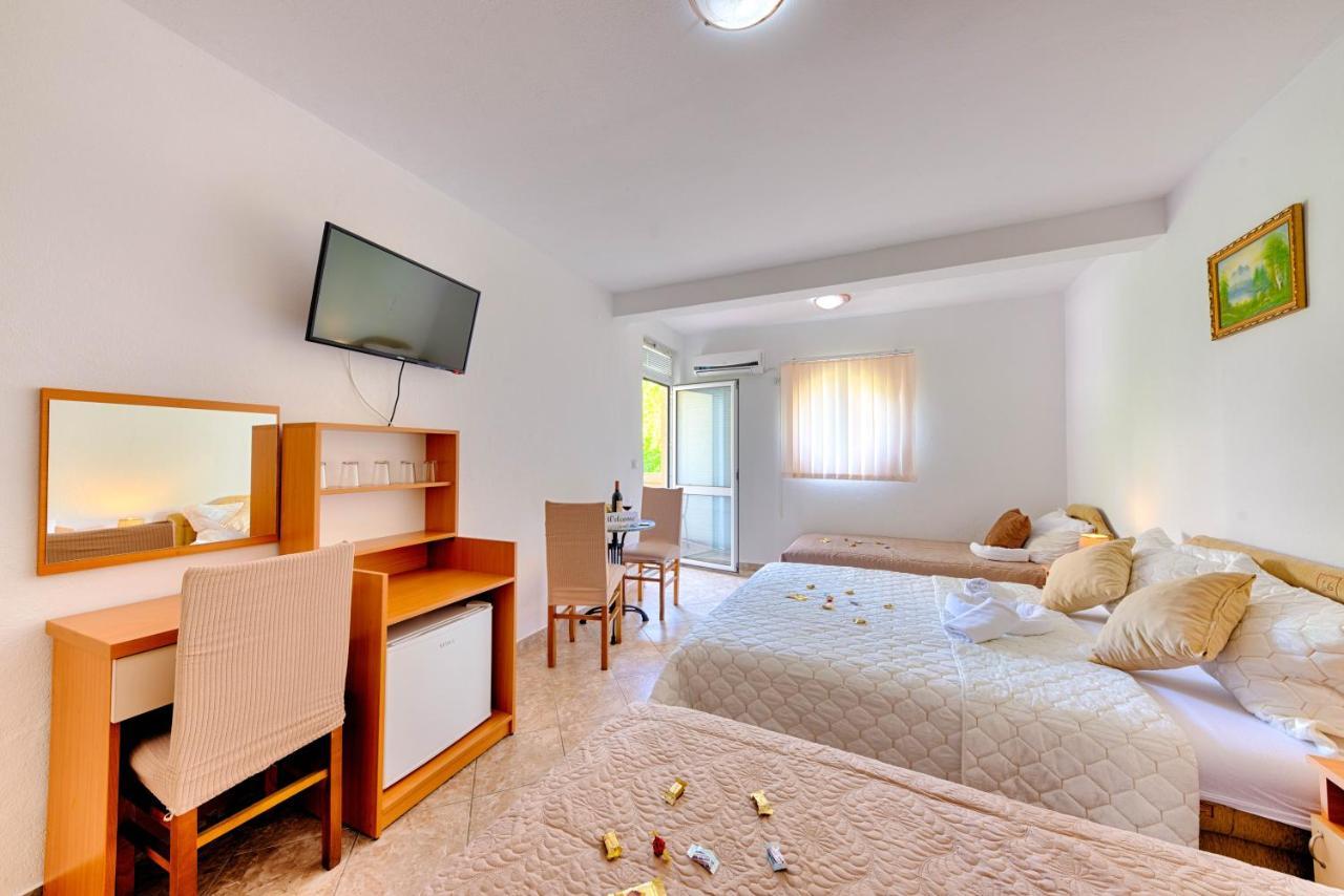 Hotel Dana Canj Luaran gambar