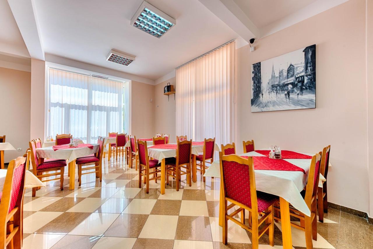 Hotel Dana Canj Luaran gambar