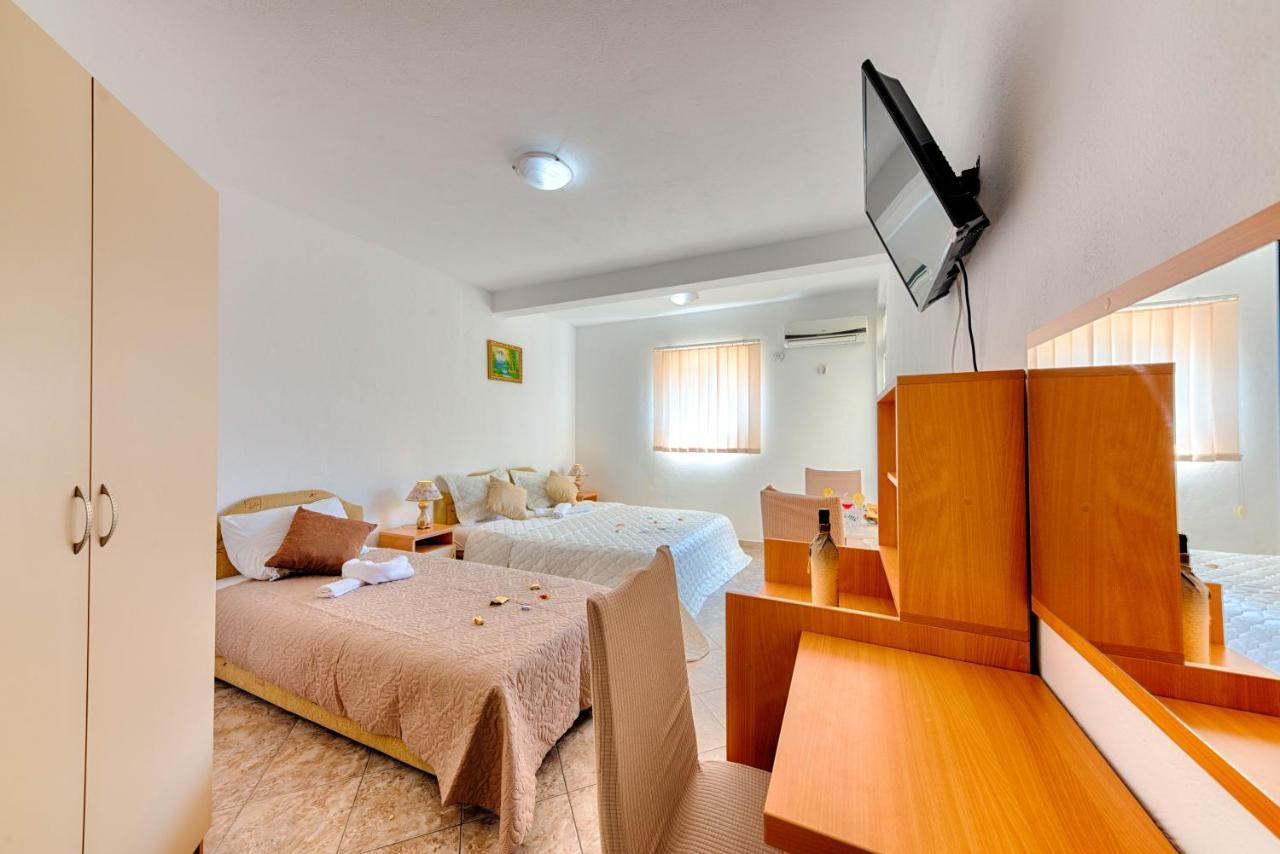 Hotel Dana Canj Luaran gambar