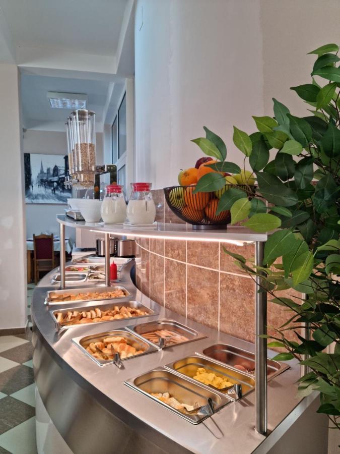 Hotel Dana Canj Luaran gambar