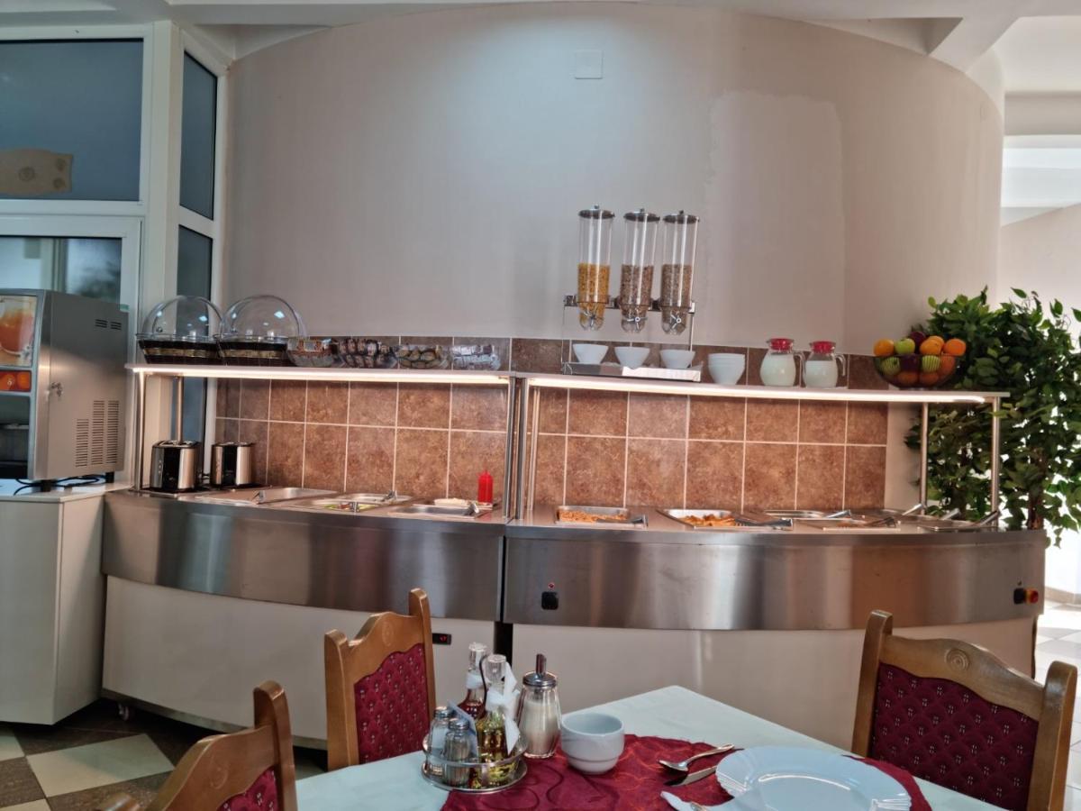Hotel Dana Canj Luaran gambar