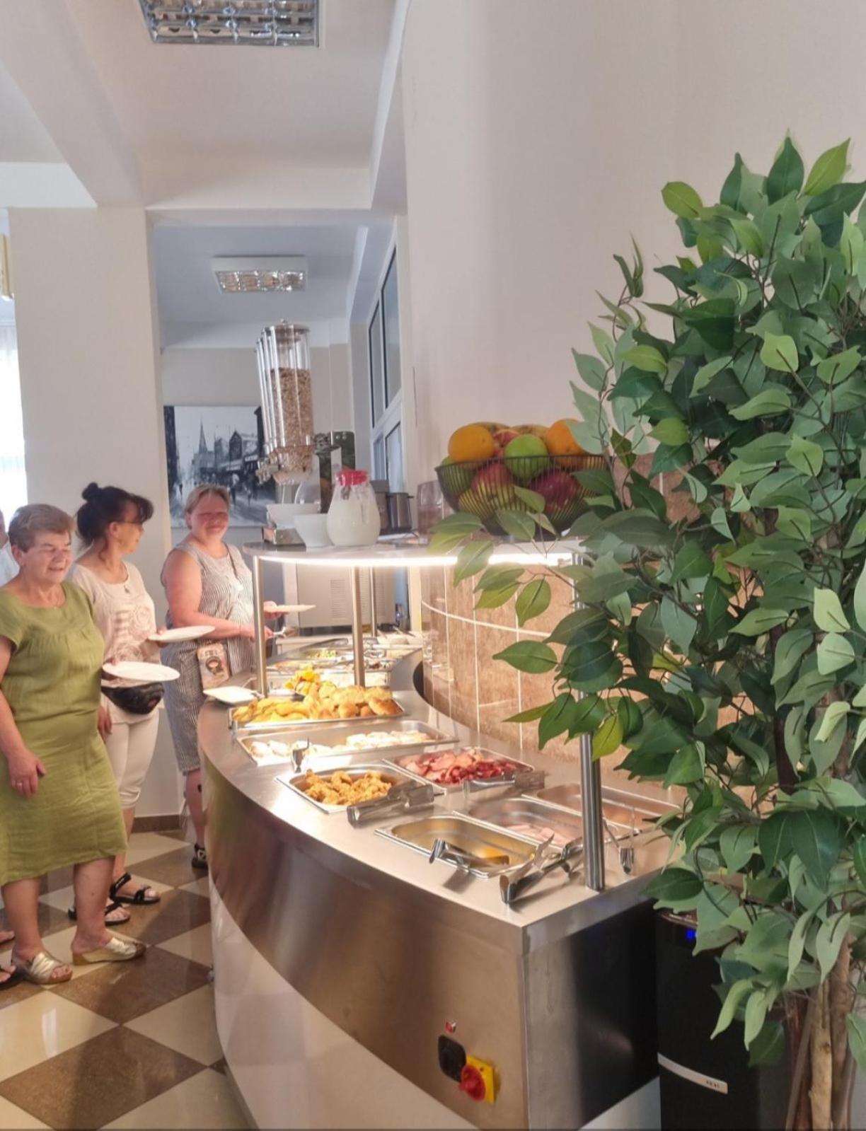 Hotel Dana Canj Luaran gambar