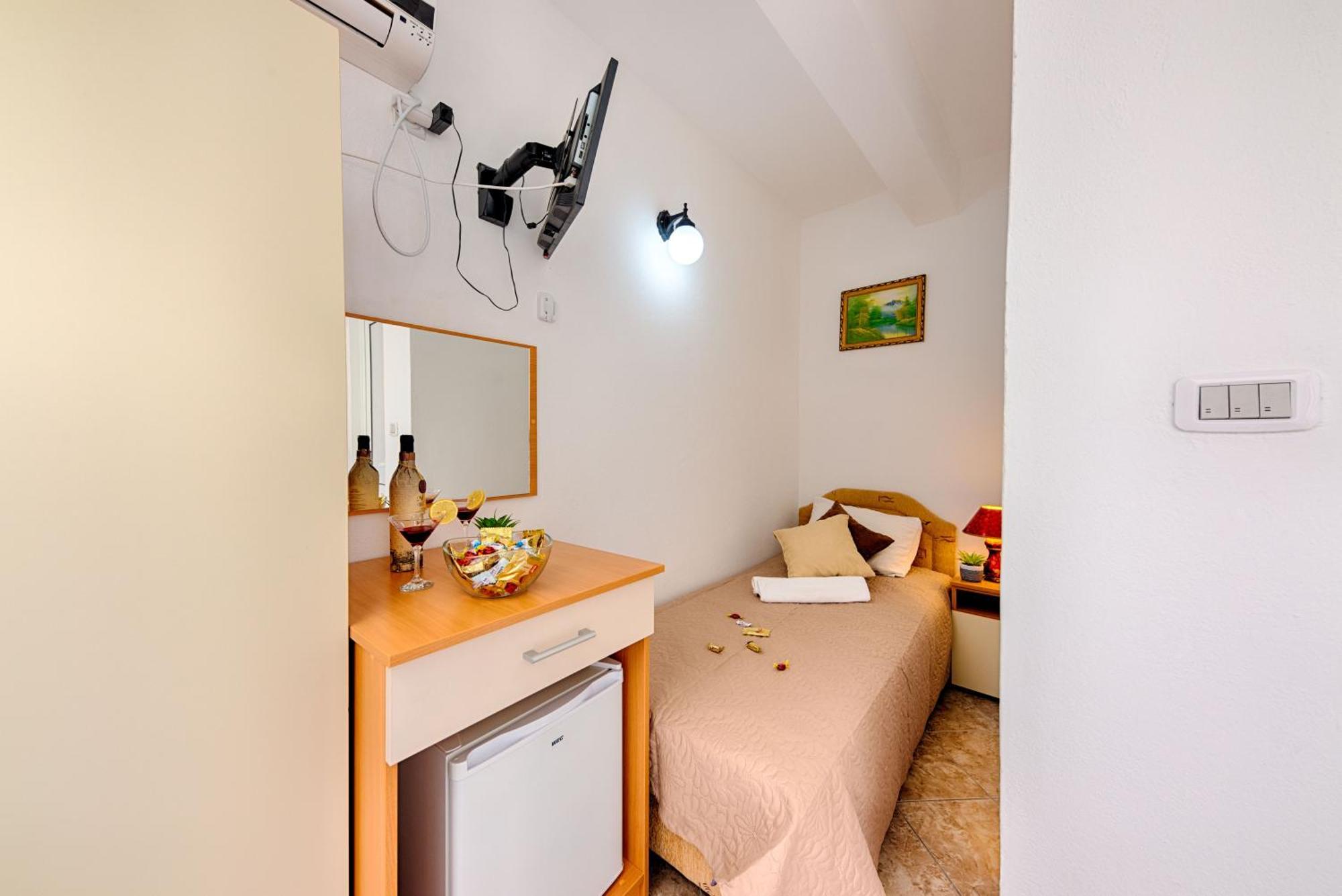 Hotel Dana Canj Luaran gambar