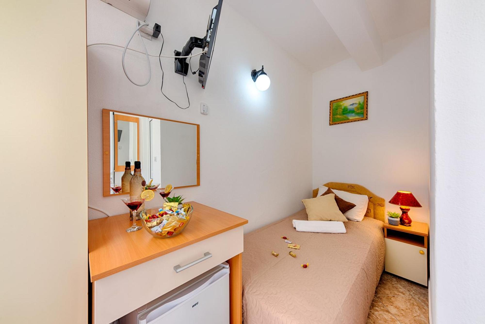 Hotel Dana Canj Luaran gambar